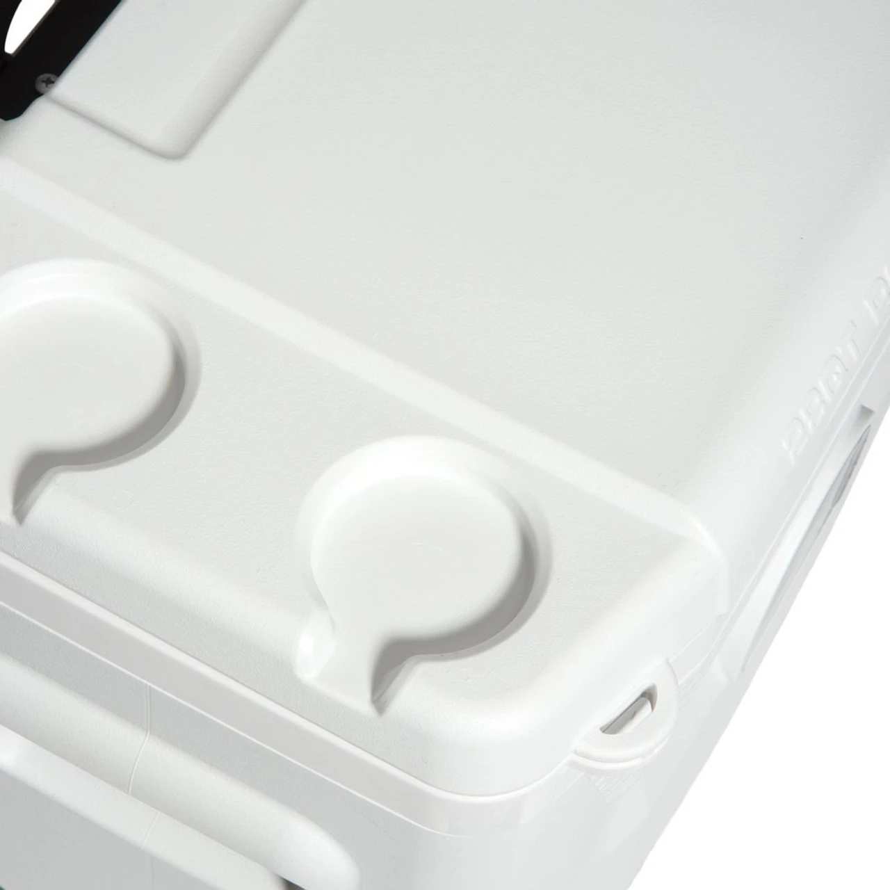 Igloo Marine Ultra Quantum 28 Quart Roller Cooler 5 Igloo Marine Ultra Quantum 28 Quart Roller Cooler - Image 3